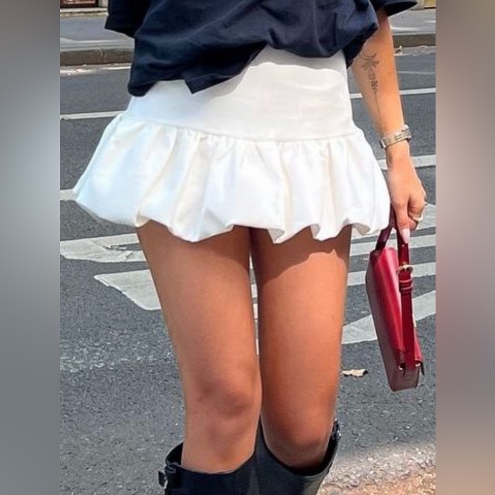 Madden Girl Skirt - Women’s White, Bubble Hem, Micro-mini Skirt. Size XLarge